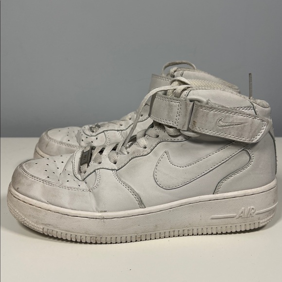 Nike Air Force Ones Women's Classic White Leather High-Tops Athletic Sneakers‎ 7 - Picture 3 of 8
